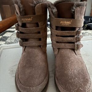 AU & MU Australia Brown Boots. Made by UGG